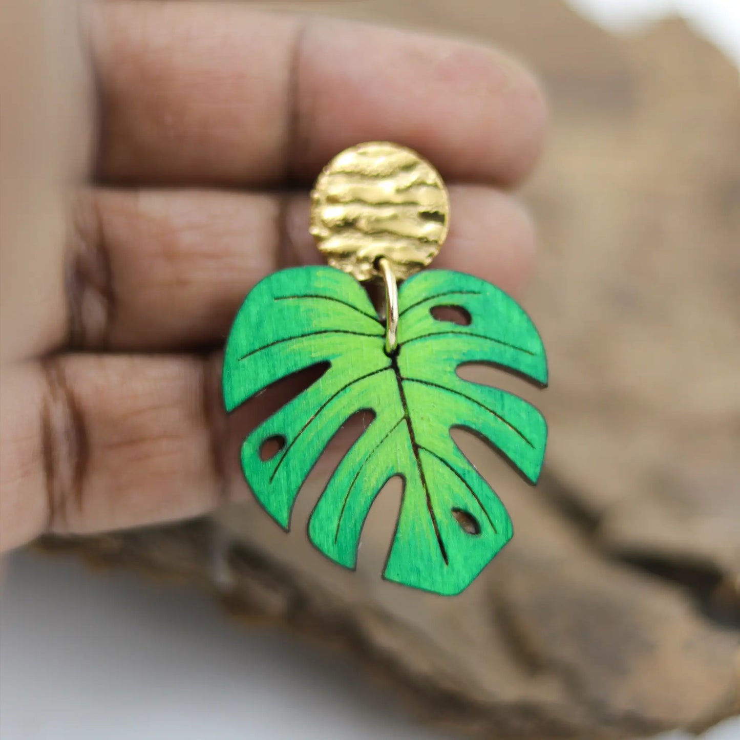 monstera leaf