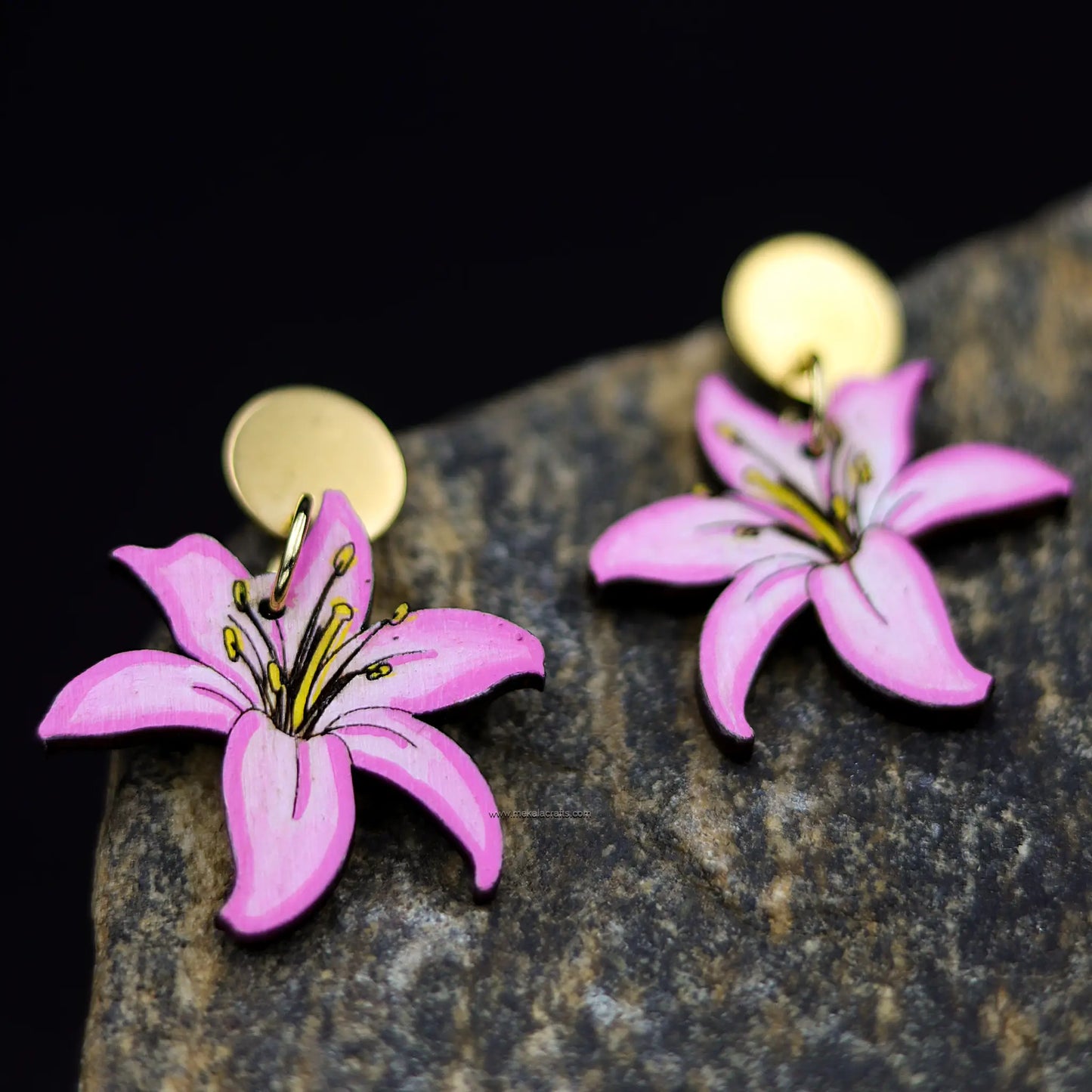floral earrings
